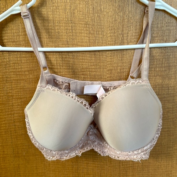 Victoria Secret Laced Bra - Picture 1 of 2